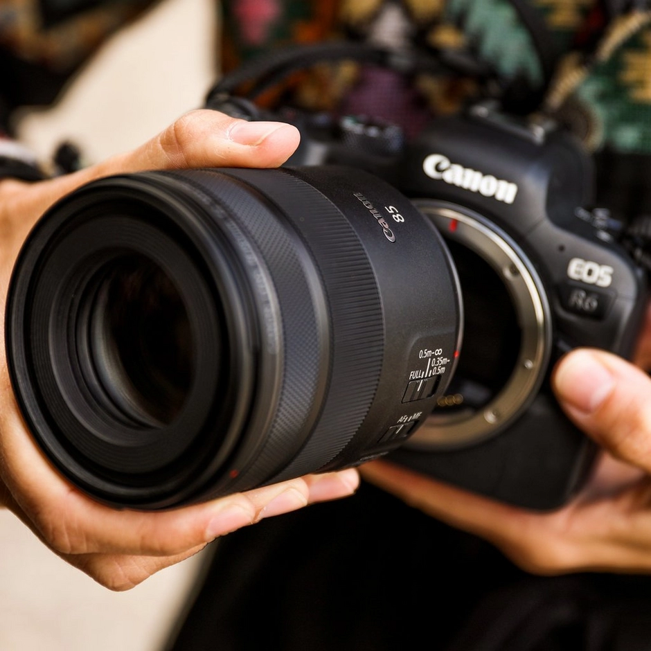 Canon RF 85mm F2 Macro IS STM Lens