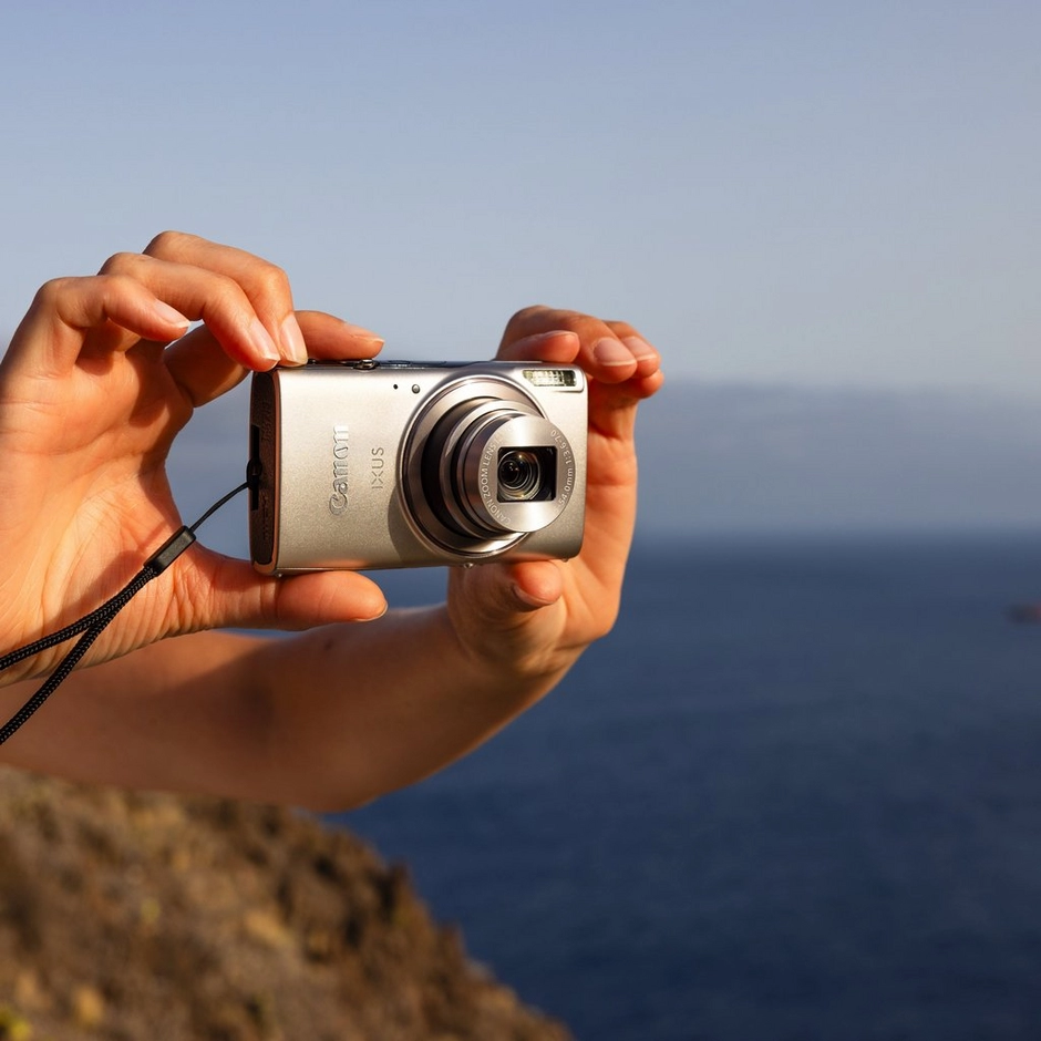Canon IXUS 285 HS A Compact Camera, Silver