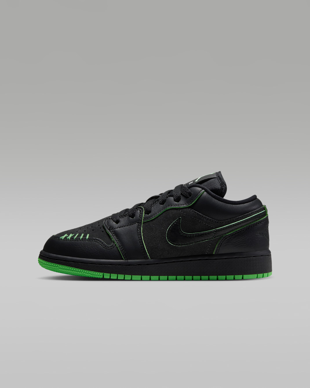 Air Jordan 1 Low SE Older Kids' Shoes
