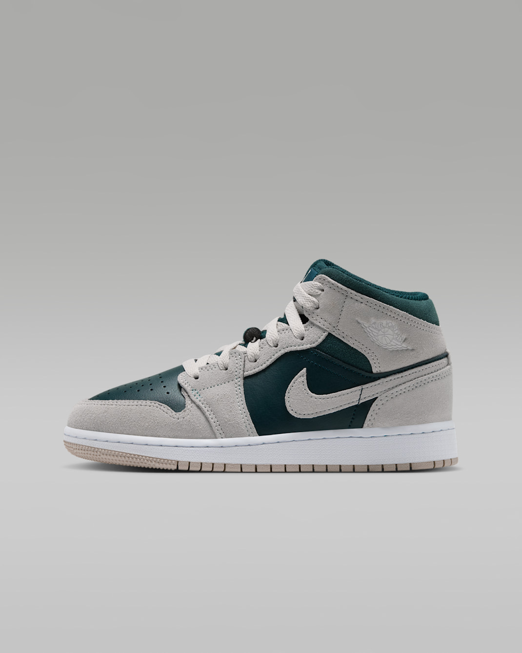 Air Jordan 1 Mid Older Kids' Shoes