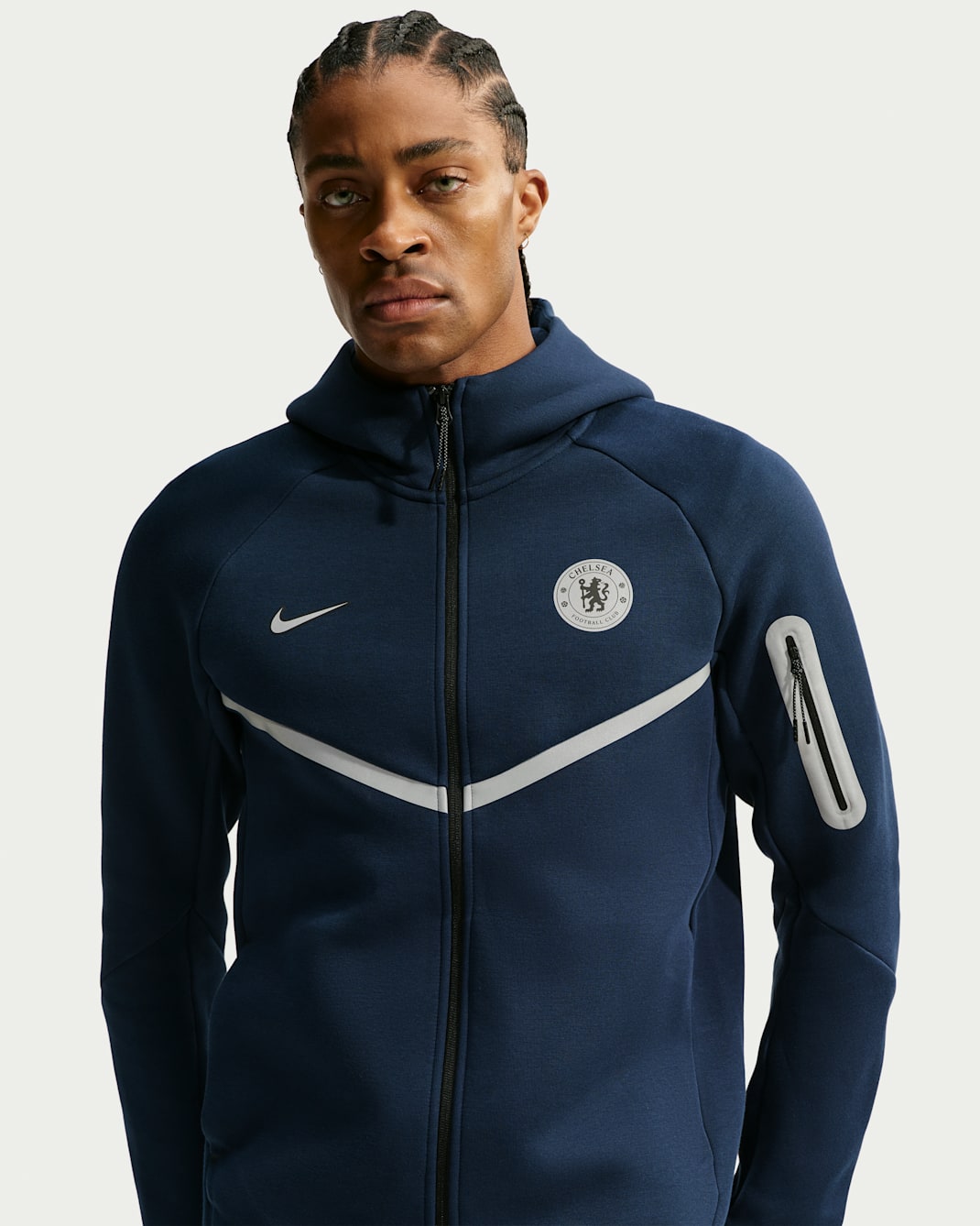 Chelsea F.C. Tech Men's Nike Fleece Windrunner Football Jacket with Reflective Design Accents