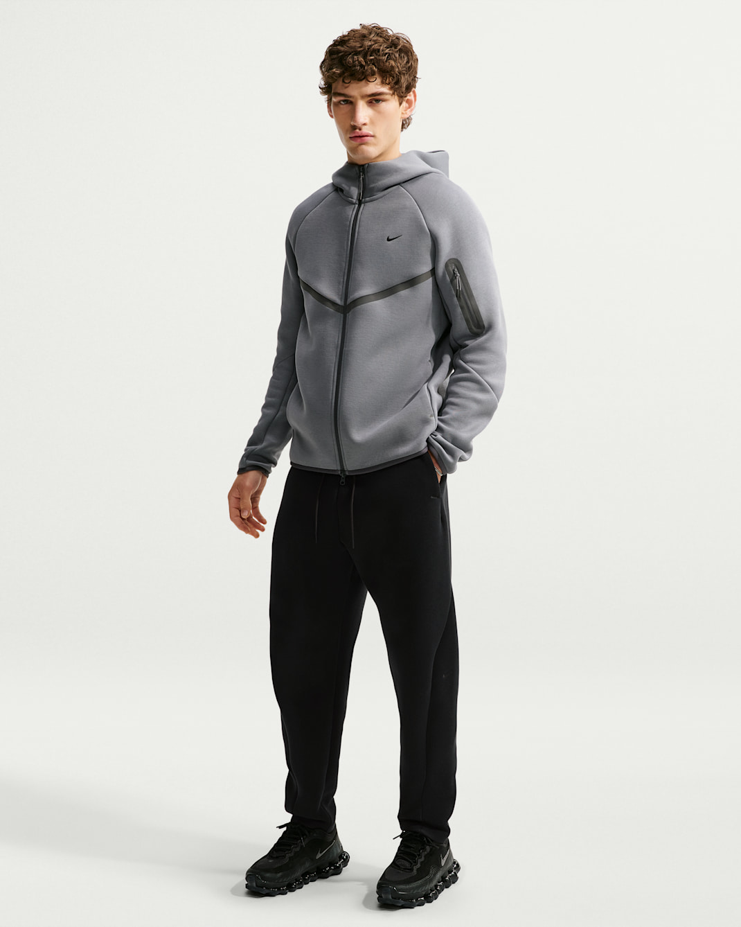 Nike Tech Men's Loose Fleece Trousers