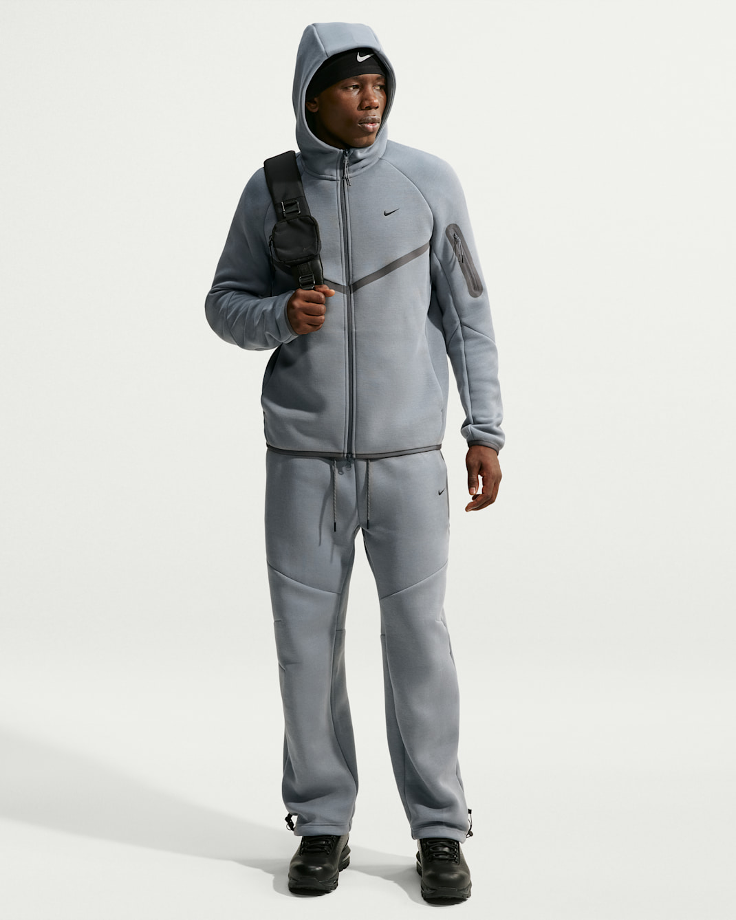 Nike Tech Men's Fleece Open-Hem Trousers with Reflective Design Accents