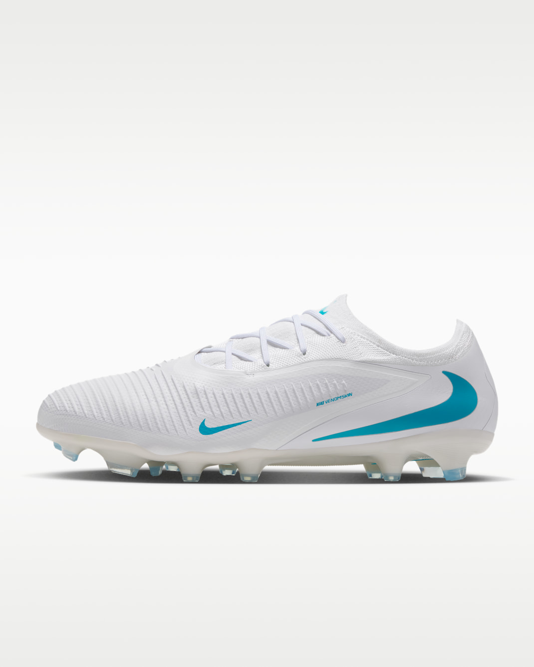 Nike Phantom 6 Low Pro Firm-Ground Football Boot