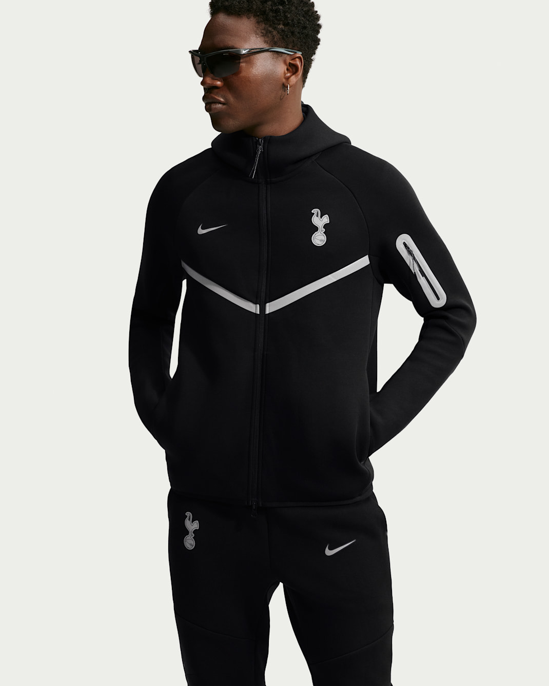 Tottenham Hotspur Tech Fleece Men's Nike Windrunner Jacket