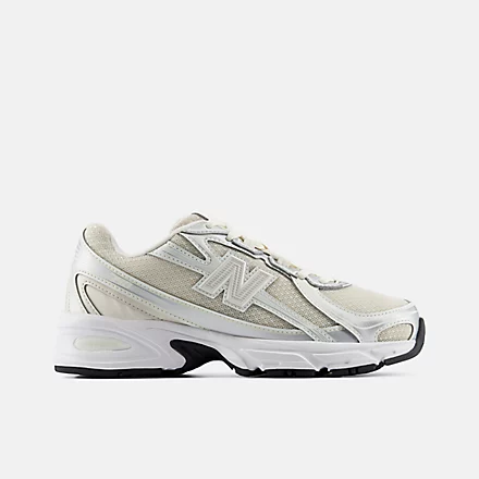 740 LACE Shoes